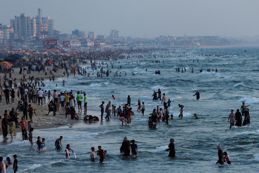 Children playing on Gaza beach in 2022.